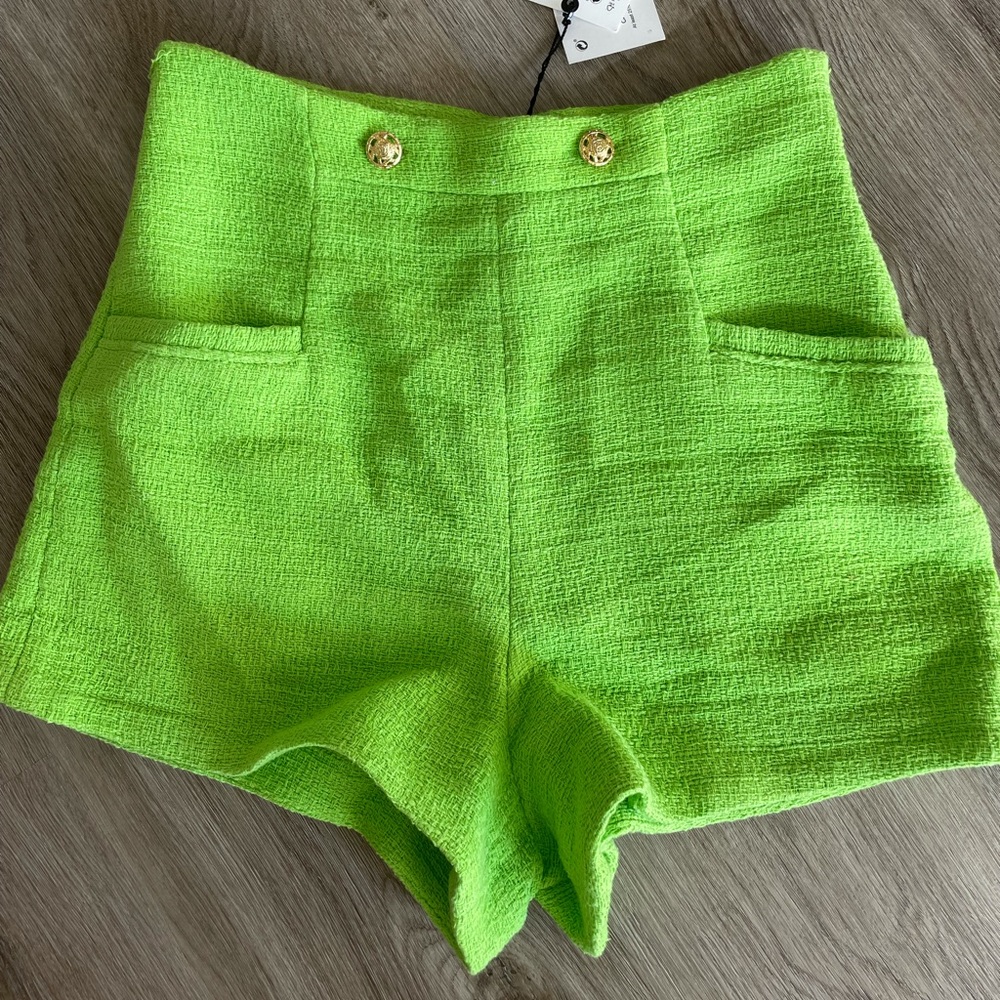 Zara women’s TEXTURED WEAVE SHORTS WITH BUTTONS